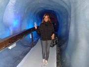 589  Nanda @ Titlis glacier cave.JPG
